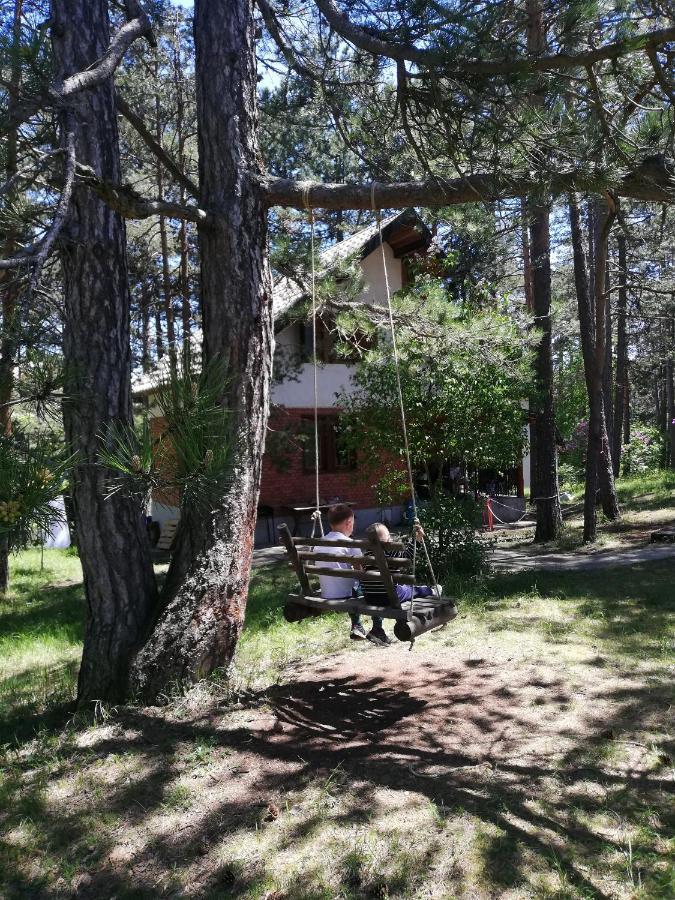 Rustic Home Tara Kaludjerske Bare Exterior photo