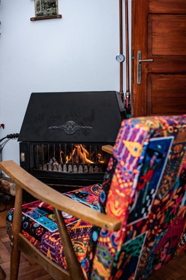 Rustic Home Tara Kaludjerske Bare Exterior photo